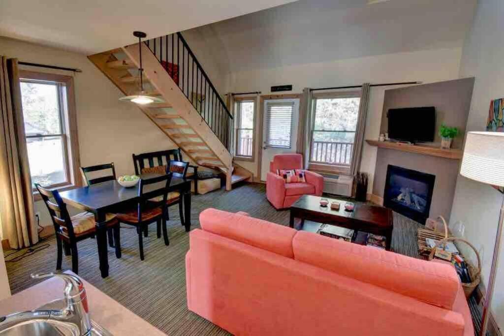 Tremblant Chalet Walking Distance From Activities Мон-Трамблан Экстерьер фото